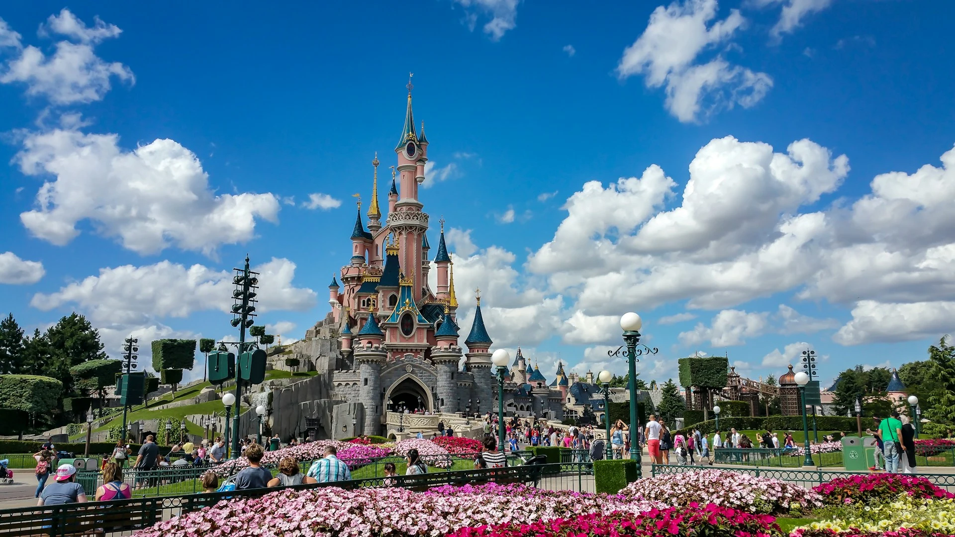 Family Taxi Service to Disneyland Paris